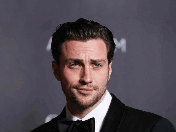 ‘Avengers’ star Aaron Taylor-Johnson offered role of James Bond terbaru