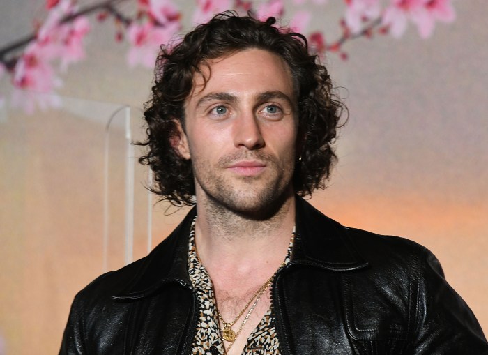 ‘Avengers’ star Aaron Taylor-Johnson offered role of James Bond terbaru